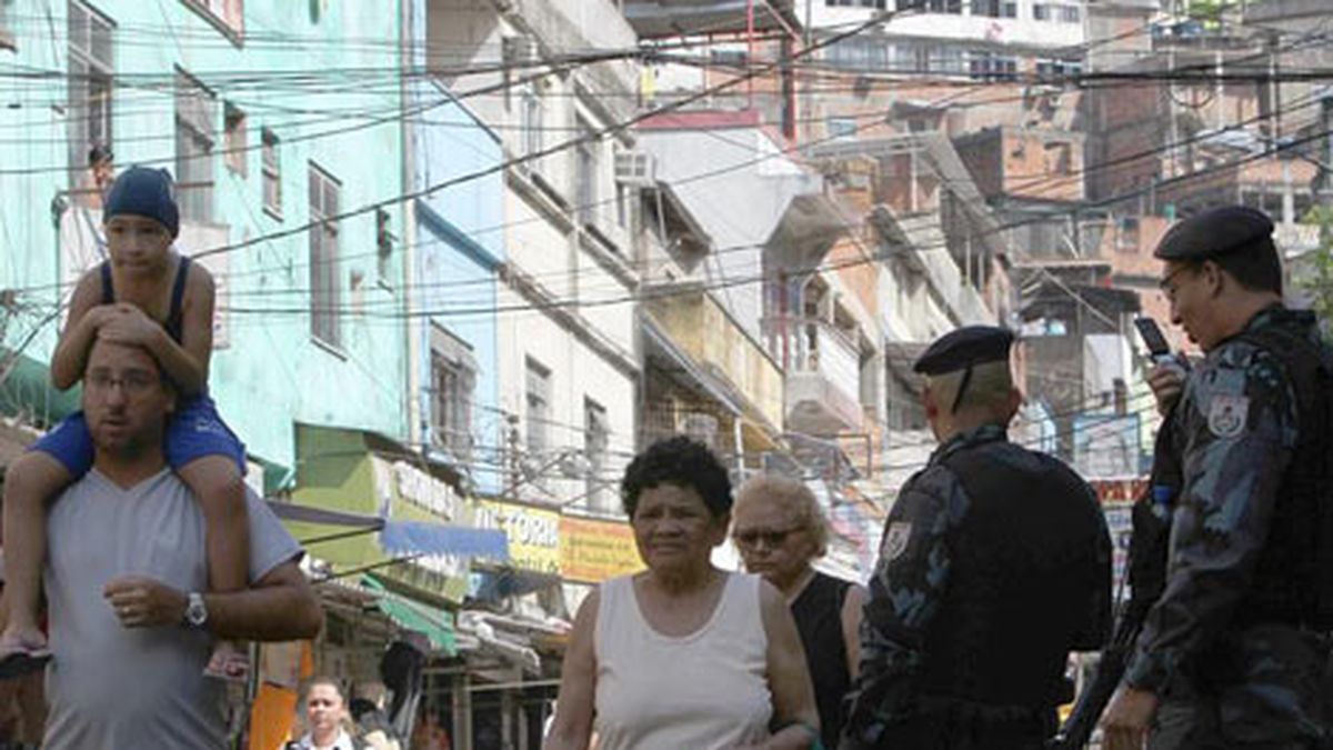 Polic A Entra En La Favela M S Emblem Tica De R O Sin Resistencia