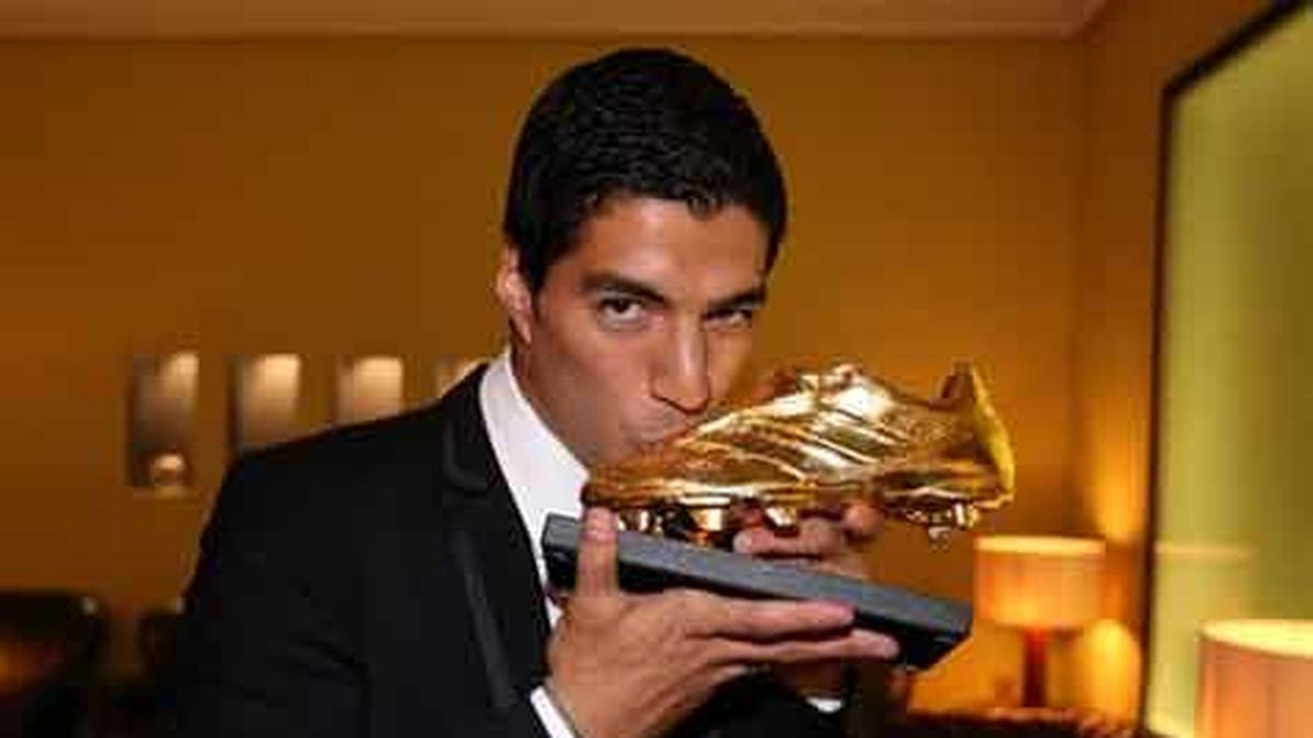 Suárez recibió la Bota de Oro como máximo goleador de Europa