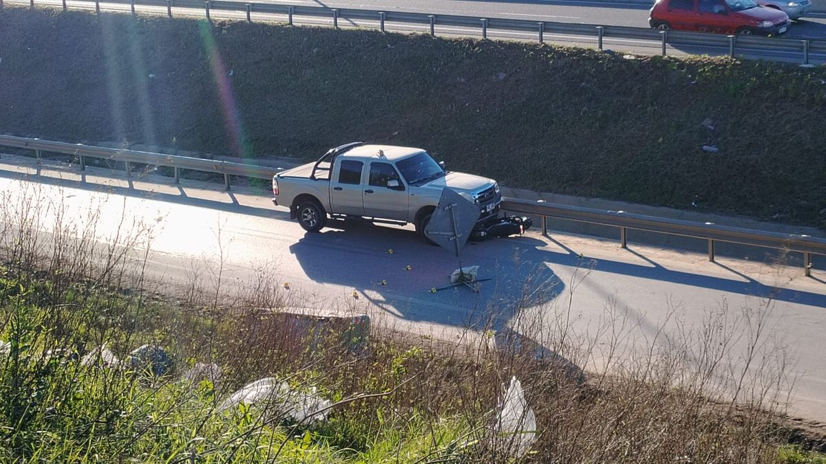 Delincuentes En Moto Dispararon M S De Veces Contra Una Camioneta Y