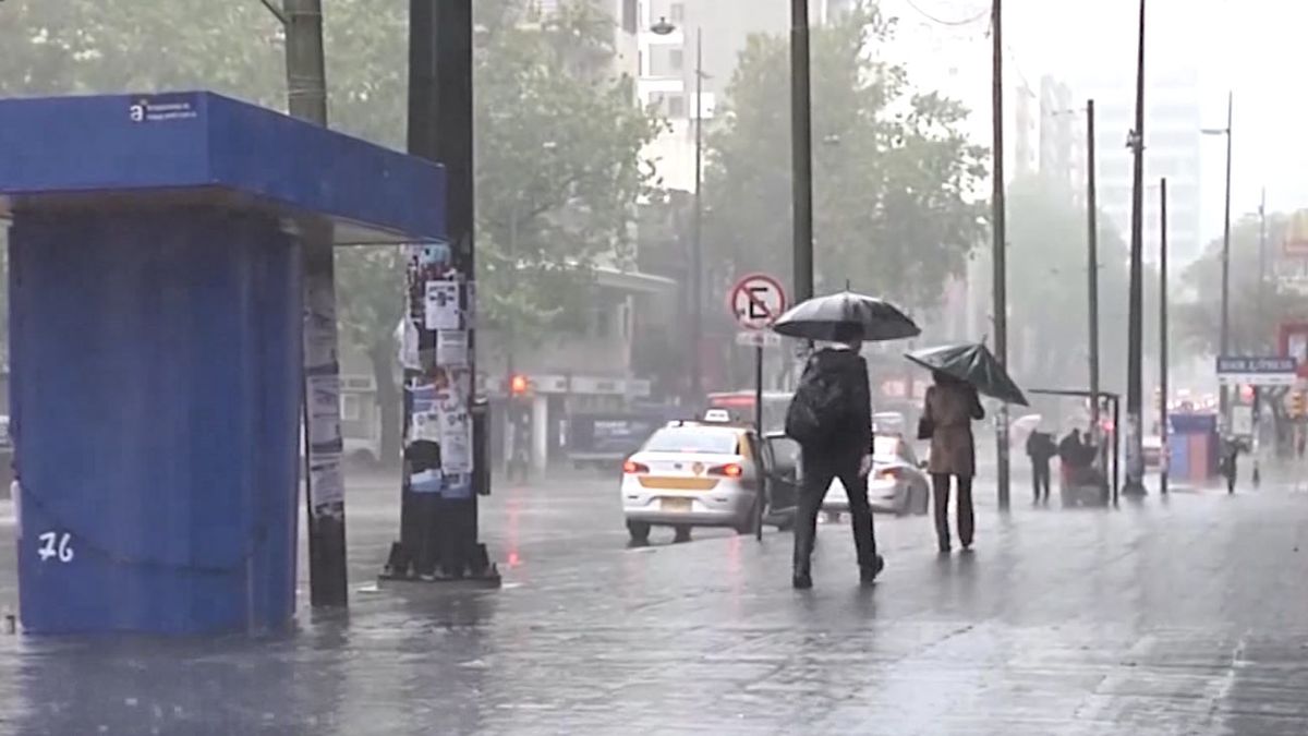 Meteorología extendió la advertencia amarilla y emitió una alerta