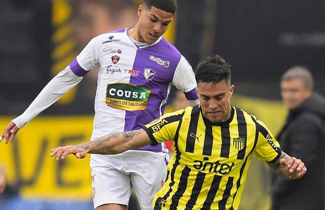 Con goles de Méndez y Batista Peñarol le ganó 2 a 0 a Fénix en el