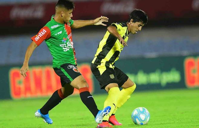 Pe Arol Le Gan A Boston River En El Estadio Centenario