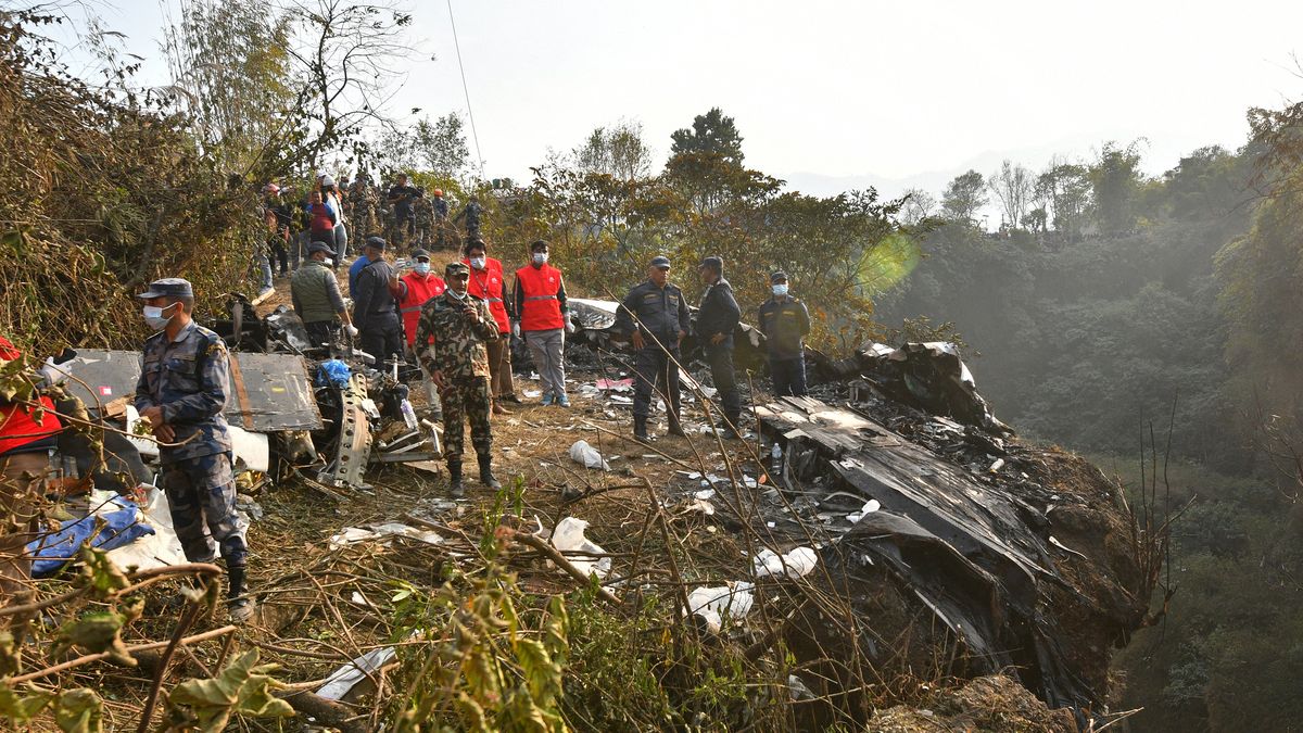 Tragedia un avión se estrelló en Nepal y murieron al menos 67 personas