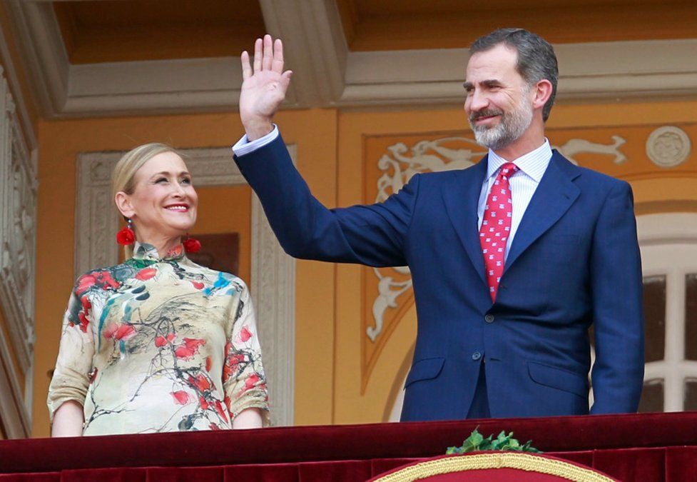 <p>Cristina Cifuentes junto al Rey de España, Felipe VI</p>