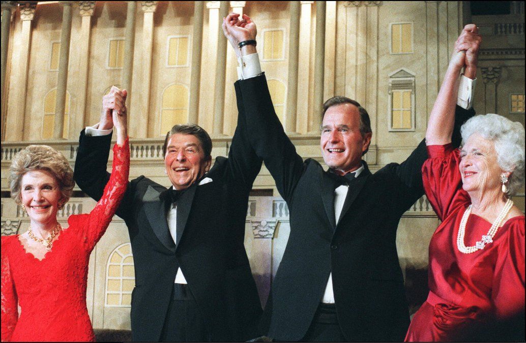 Presidente Ronald Reagan (izquierda) Presidente Ronald Reagan (izquierda)