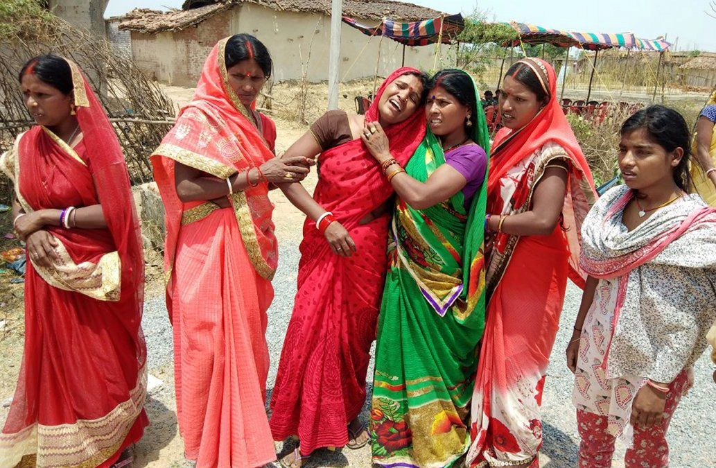 FAMILIARES DE DUELO POR LA MUERTE DE LA MENOR