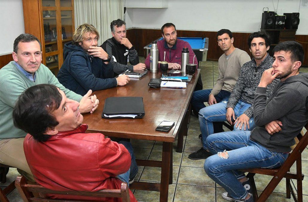 Diego Lugano y Michael Etulain presiden una reunión con jueces y OFI para emitir apoyo incondicional a la intervención de FIFA