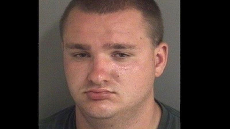 Collin Richards tiene un historial violento y de toxicomanía