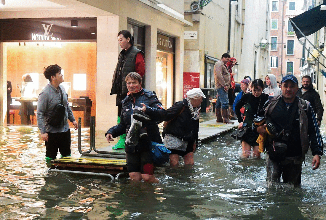 venecia bajo agua gif