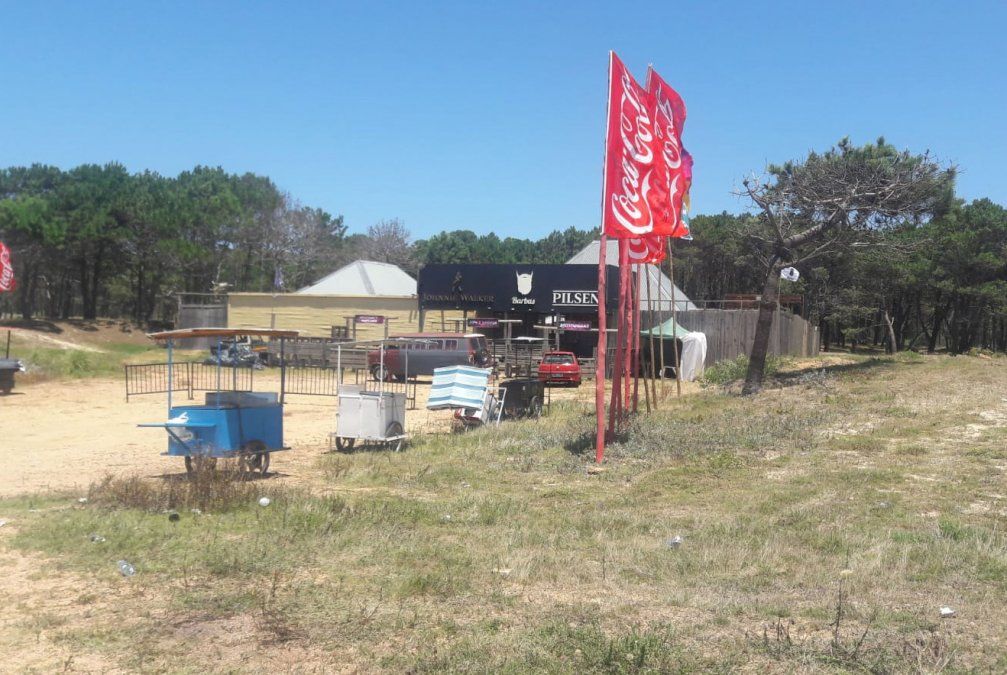 Le pegaron a un joven con una botella y con la misma lo apuñalaron a la salida de un boliche en La Paloma