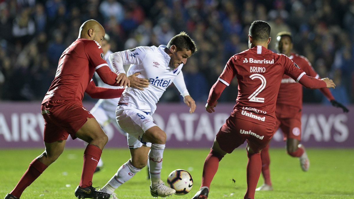 Nacional ante Inter en Porto Alegre desde las 19.15 horas