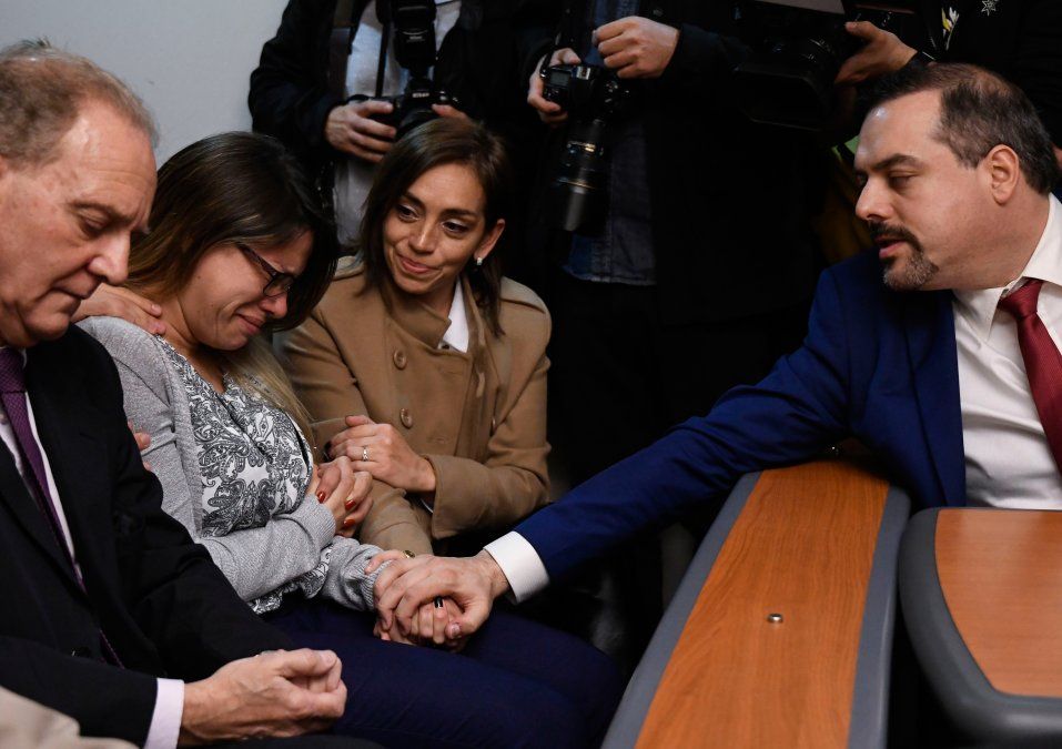 La madre de la víctima llora tras conocerse el fallo.