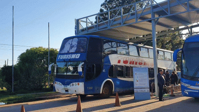 incautan casi 800 kilos de marihuana en un omnibus de turismo de paraguay: hay 26 detenidos