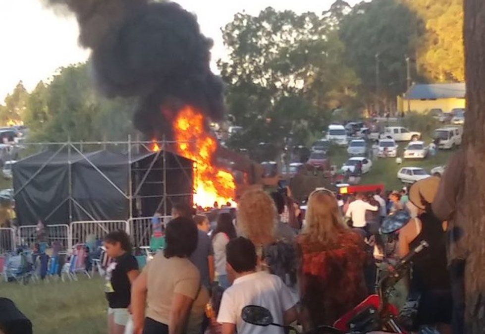Se incendió la sartén donde se cocinó la torta frita más grande del mundo