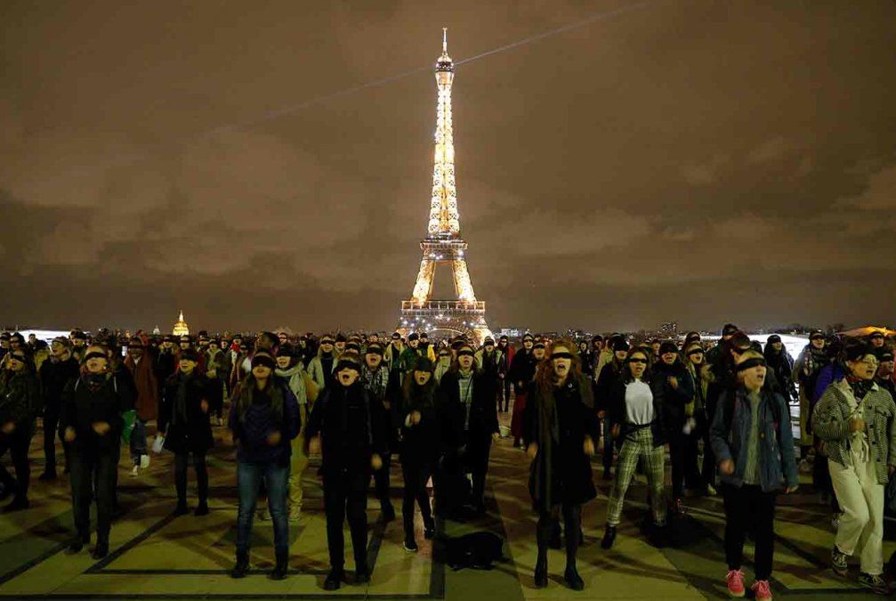 Protesta "Un violador en tu camino", en París