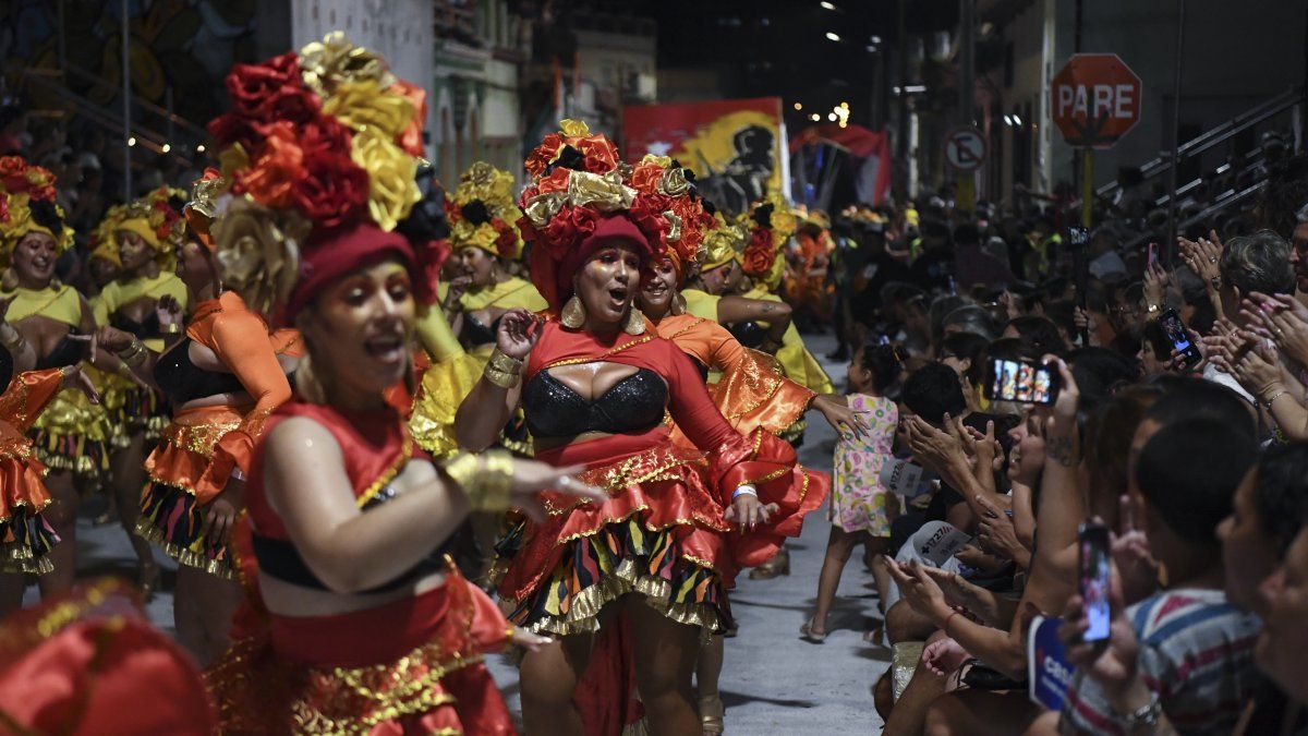 Así se vivió el Desfile de Llamadas 2020 por la calle Isla de Flores