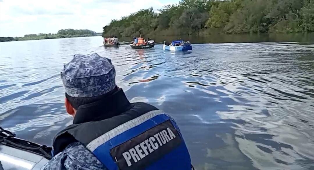 Personal de Armada recorriendo las costas uruguayas