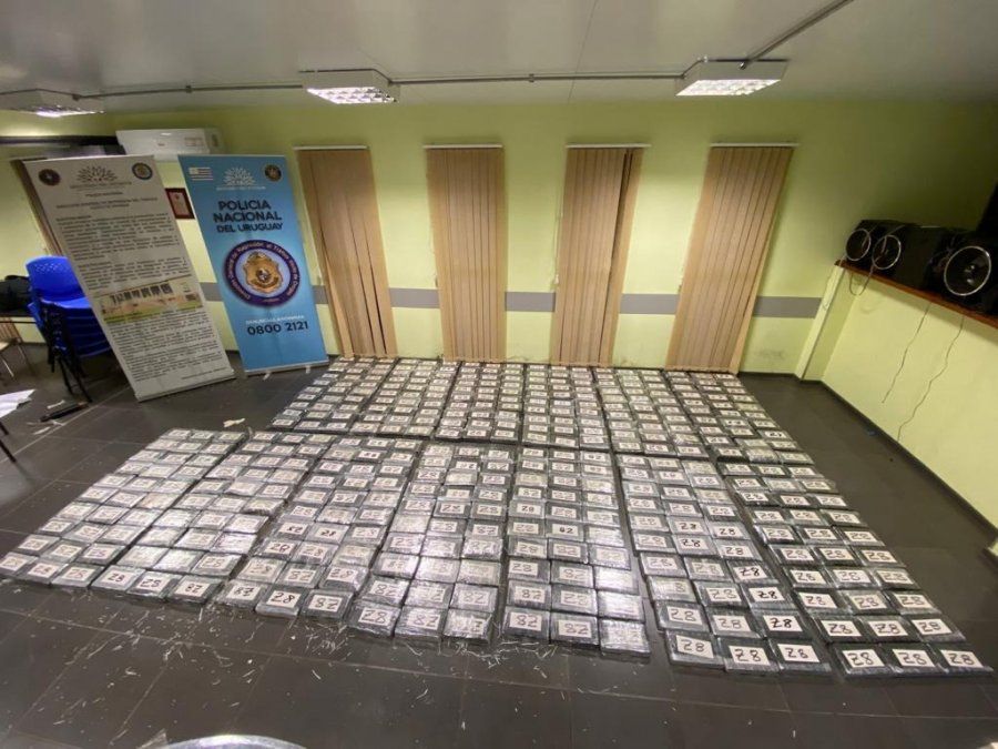 El cargamento de droga incautado en un camión en Canelones