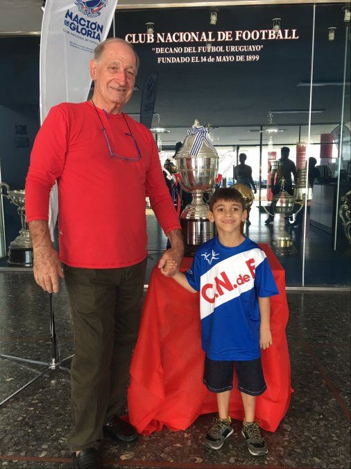 En 2011 visitó la sede de Nacional en la avenida 8 de octubre con uno de sus nietos