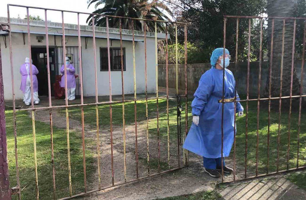 Instalaron una carpa en asentamiento 6 de Enero y realizan hisopados 0002666330 - Instalaron una carpa en asentamiento 6 de Enero y realizan hisopados