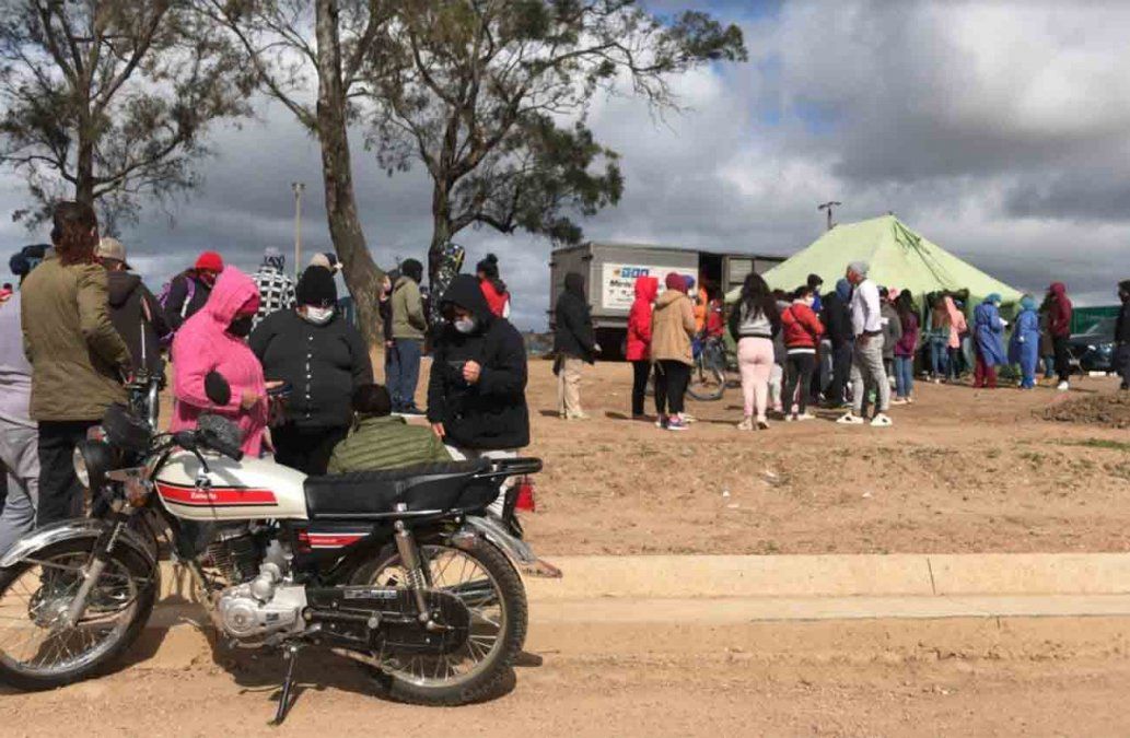 Instalaron una carpa en asentamiento 6 de Enero y realizan hisopados 0002666366 - Instalaron una carpa en asentamiento 6 de Enero y realizan hisopados