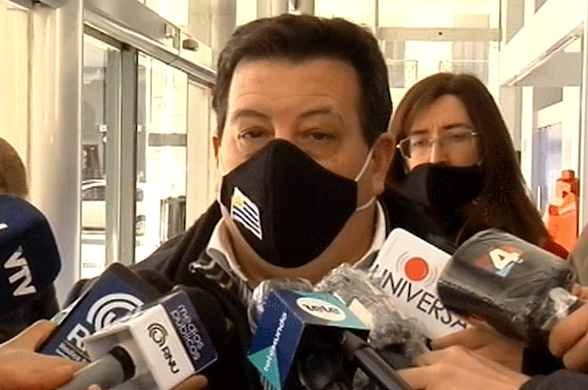 Diego Burgueño, líder del grupo Toda la verdad que quiere que se deje dar una versión sesgada de la historia reciente. 