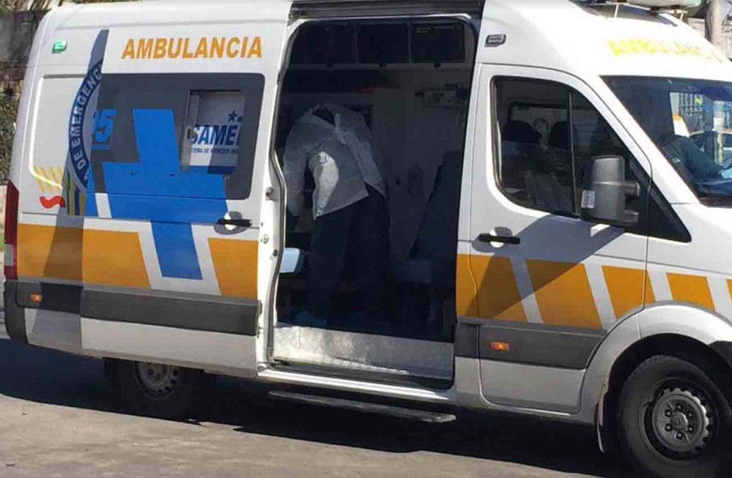 Personal de ASSE atendiendo al transportista que dio positivo a coronavirus