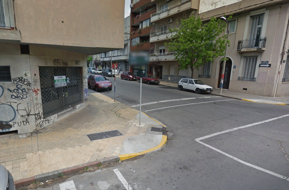 La esquina de Colonia y Beisso, cerca de Tres Cruces y con salida hacia varias zonas de la ciudad.&nbsp;