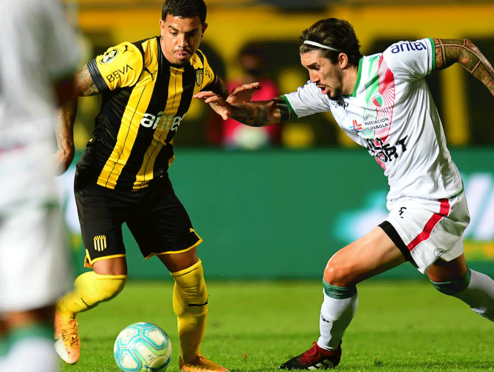 David Terans, sin descollar es lo mejor del Peñarol de Saralegui. Juega y hace goles. 