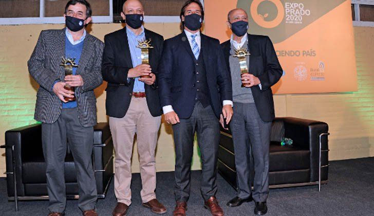 En setiembre, el gobierno homenajeó al GACH en las personas de Rafael Radi, Henri Cohen y Fernando Paganini durante la apertura de la Rural del Prado.