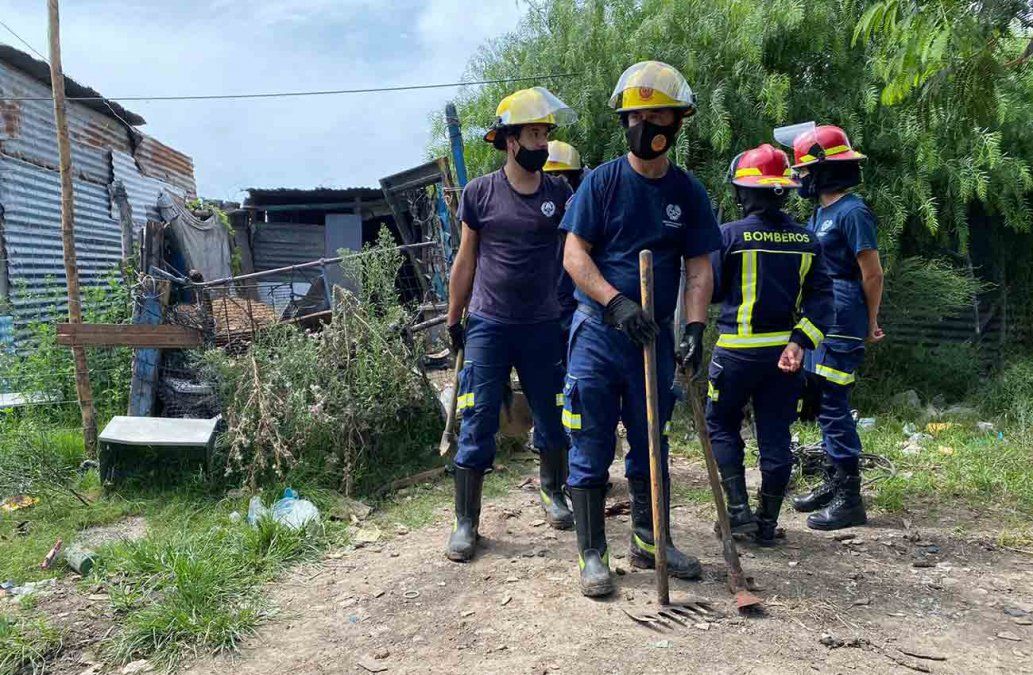 Así trabajaba el personal de bomberos esta mañana
