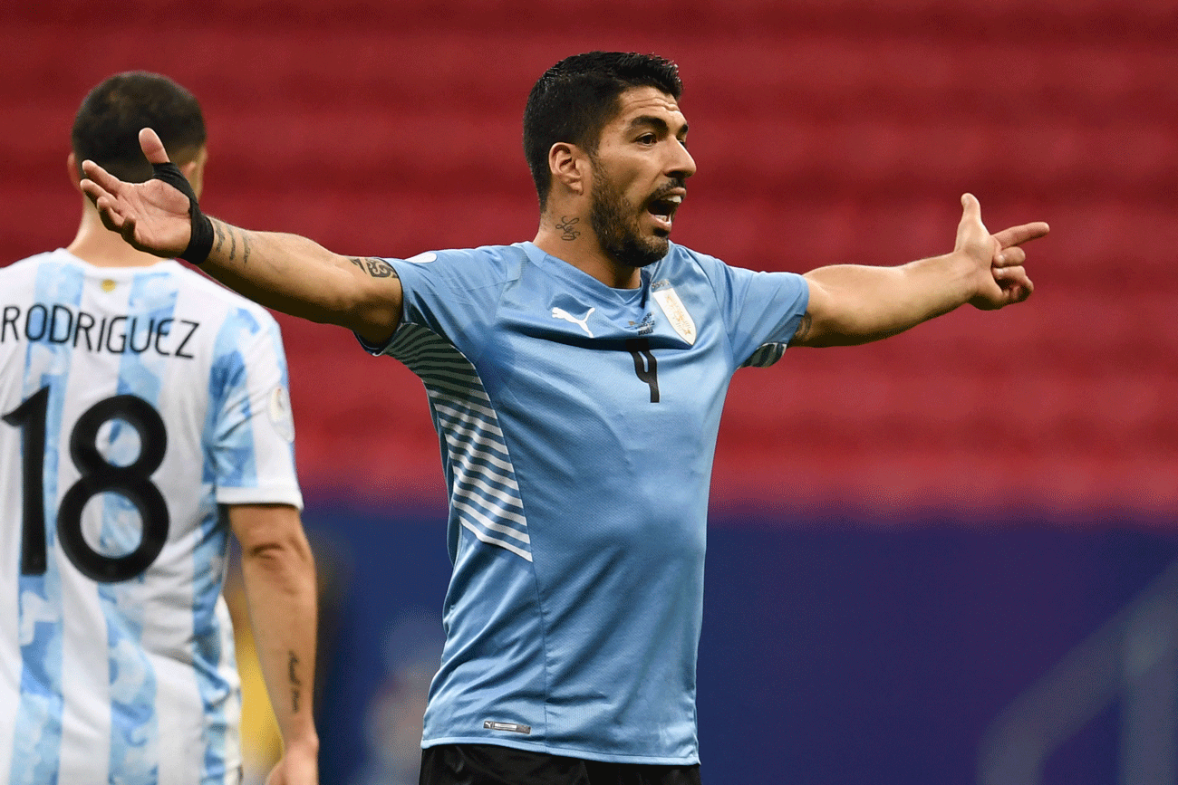 suarez-copaamerica-argentina-2021.gif