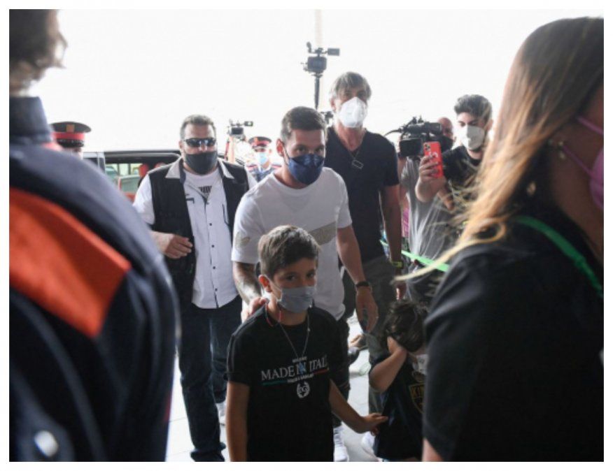 Messi llegando al aeropuerto de El Prat