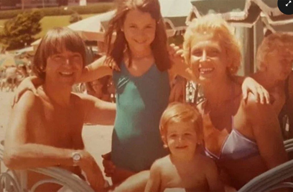 Balá en familia en los años 60. Está casado con Marta Venturiello desde 1962. Tiene dos hijos, Martín y Laura