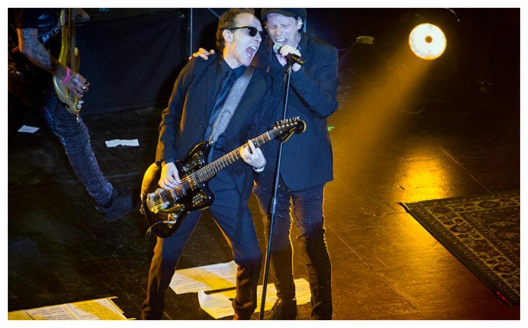 Pil y Stuka de traje en la fallida despedida del Gran rex en 2018. El recital terminó mal entre ellos y frente al público