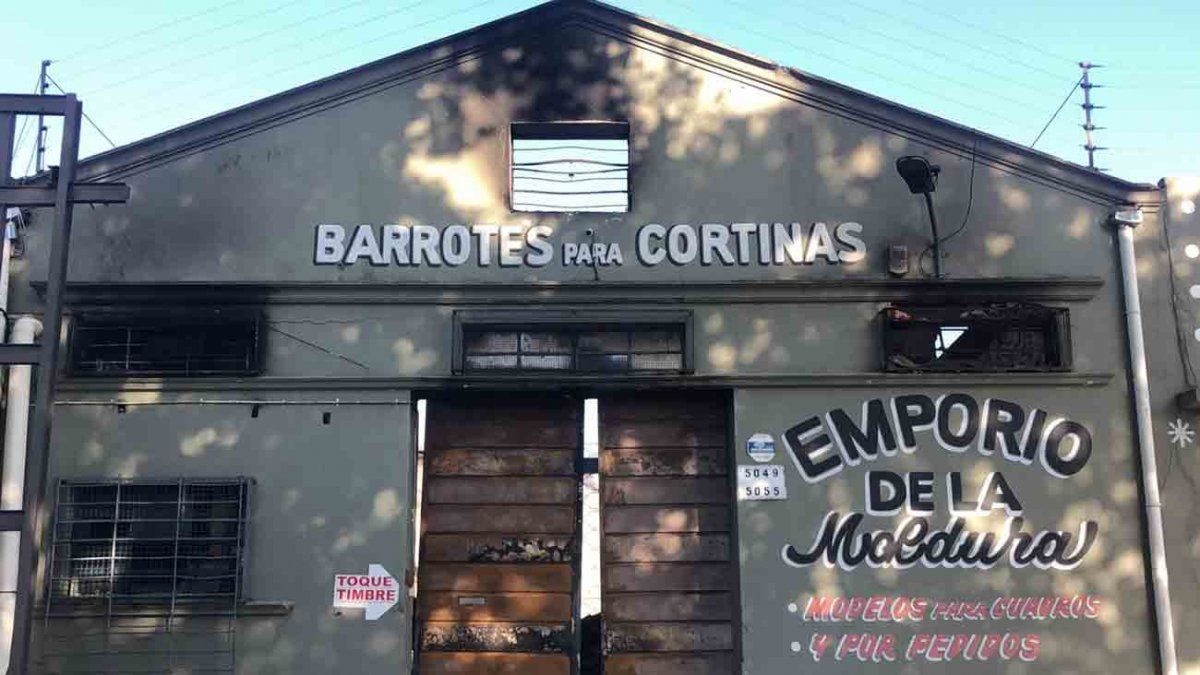 Extinguieron incendio en barraca de madera de Flor de Maroñas: el techo