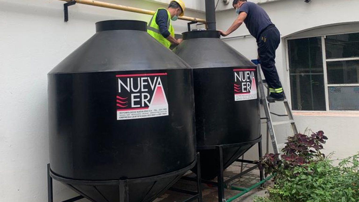 Ose Traslada Agua A Hospitales En El Maciel Compraron Dos Tanques Y Recibir N Litros Diarios