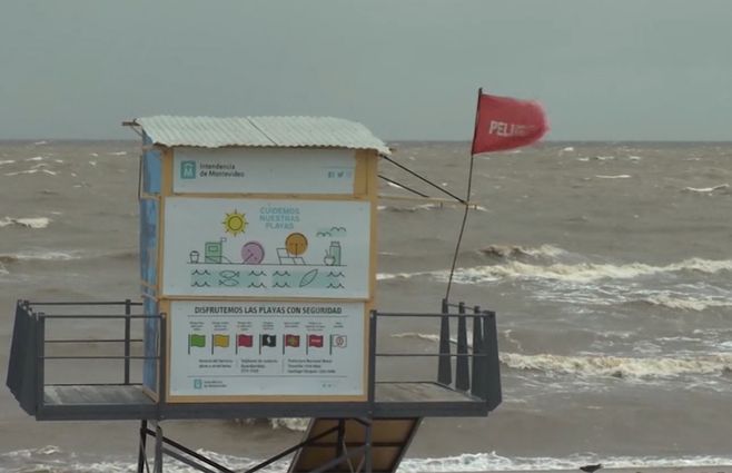 Playa-bandera-roja-peligro-tormenta-lluvia.jpg