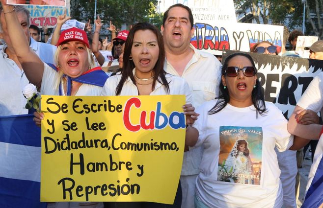 Cubanos en Montevideo se movilizaron contra el régimen en Cuba: Foto: FocoUy