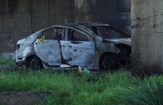 auto-crimen-san-carlos-incendio.jpg