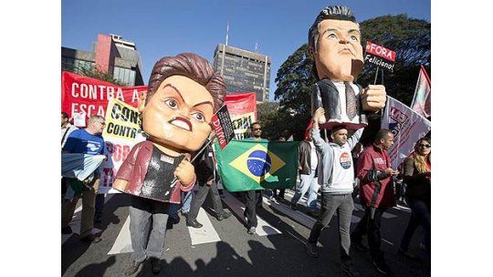 Jornada de protestas bloquea carreteras y transporte en Brasil