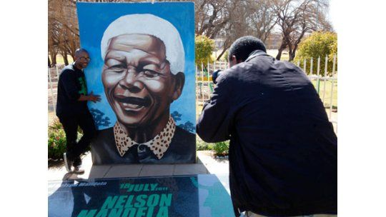Mandela cumple 94 años con mucho cariño de Sudáfrica