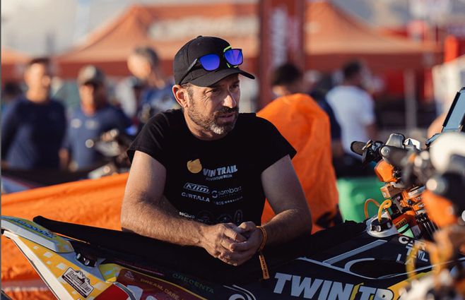 El piloto español Carles Falcón publicó esta foto en su Instagram el 4 de enero, poco antes de comenzar el Rally Dakar. @cfalconb