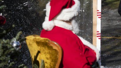 cientos de canadienses reciben tarjetas regalo y poemas de un papa noel anonimo