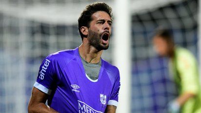 defensor le gano 2-1 a boston river y esta tercero en la tabla del apertura