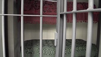 Instituto Nacional de Inclusión Social Adolescente. Inisa. Foto: camas tras las rejas en un centro de privación de libertad.