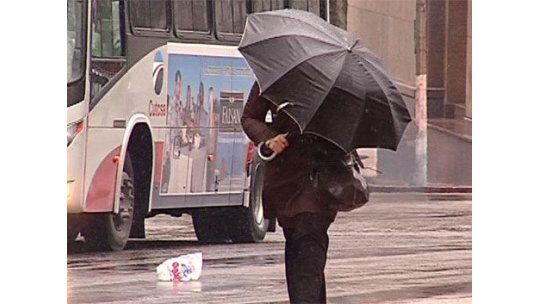 Un viernes invernal con lluvias, pero mejorando