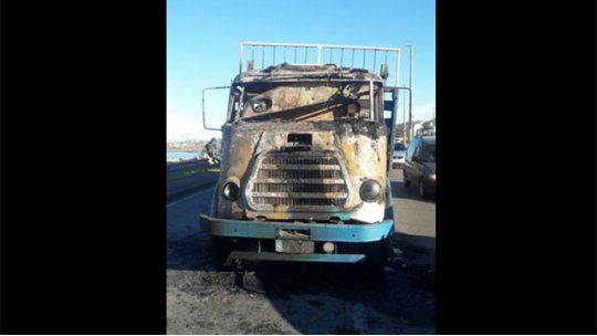 camión prendido fuego