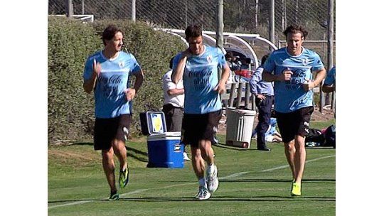 Forlán es duda para el viernes y Godín con fatiga muscular