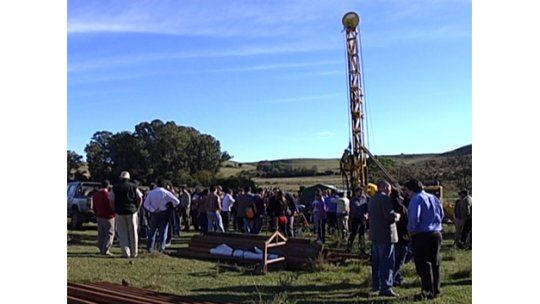 Ancap firmó contrato para búsqueda de petróleo en Artigas y Salto